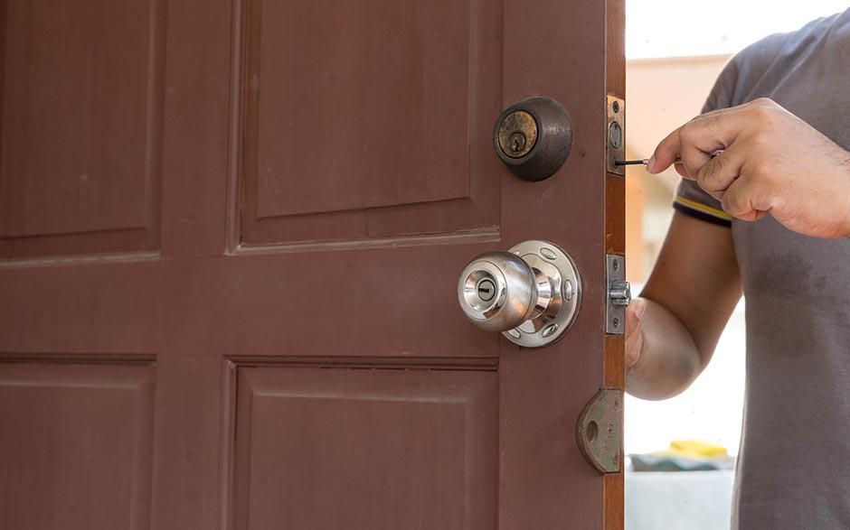 comment ouvrir une porte sans clé Bussy-Saint-Georges