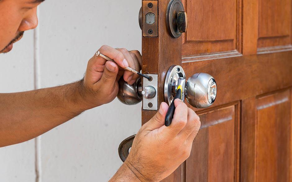 confiance serrure porte blindee Égly